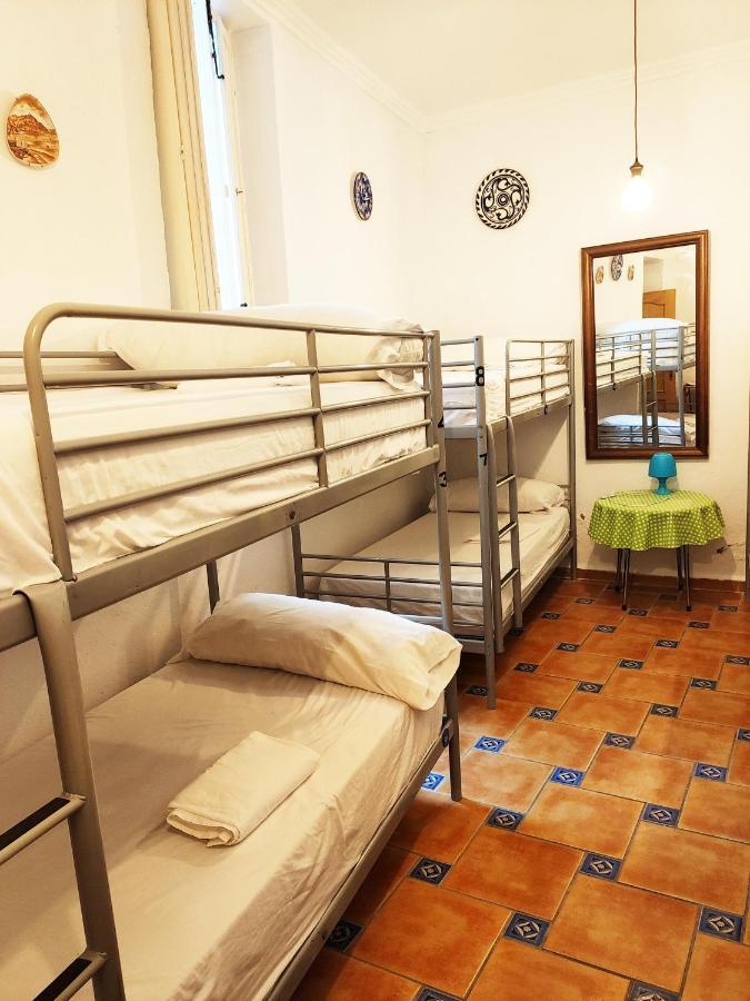 Hostel Patio 19 Malaga Bagian luar foto