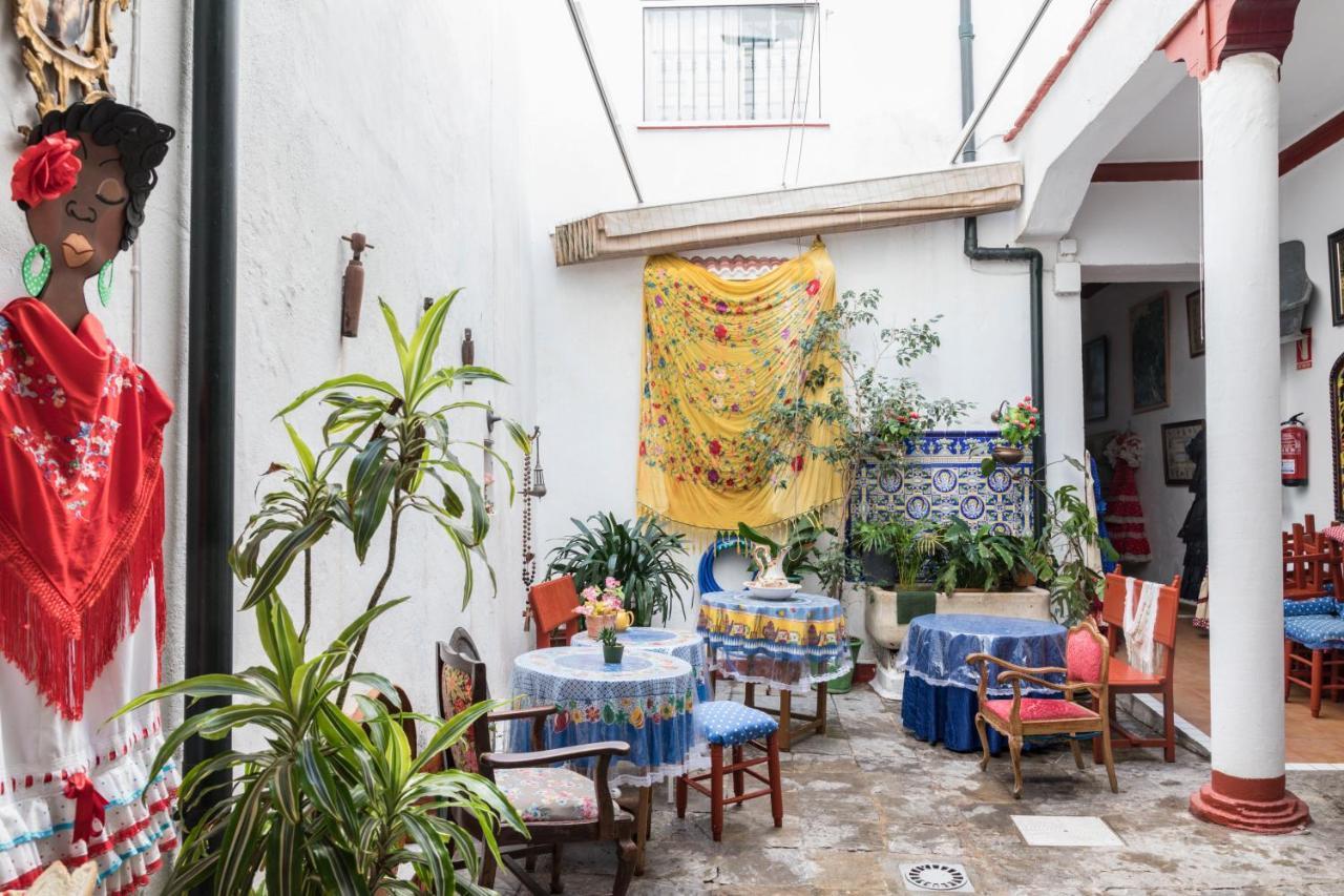 Hostel Patio 19 Malaga Bagian luar foto
